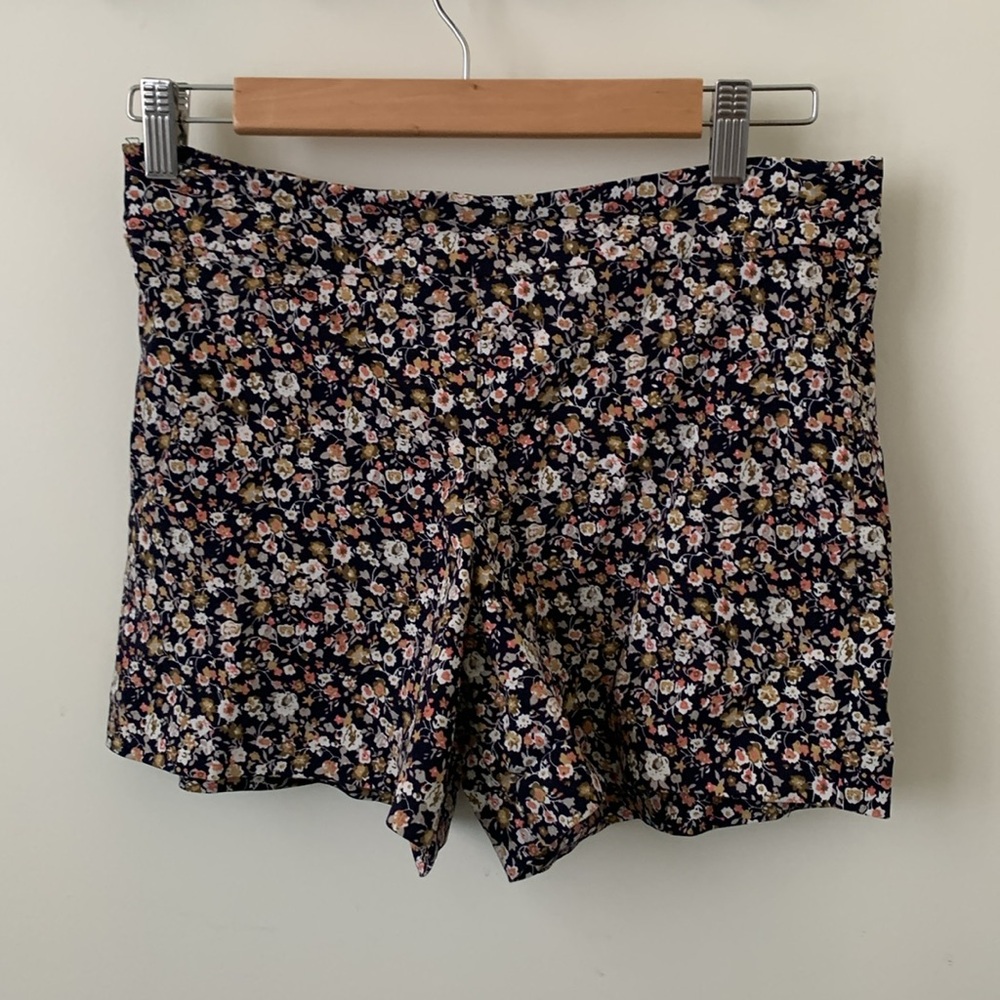 Margaret M slimming short